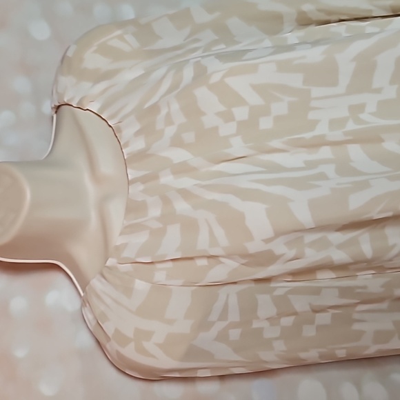 Calvin Klein | Beige and White Flowy Blouse - Picture 2 of 10